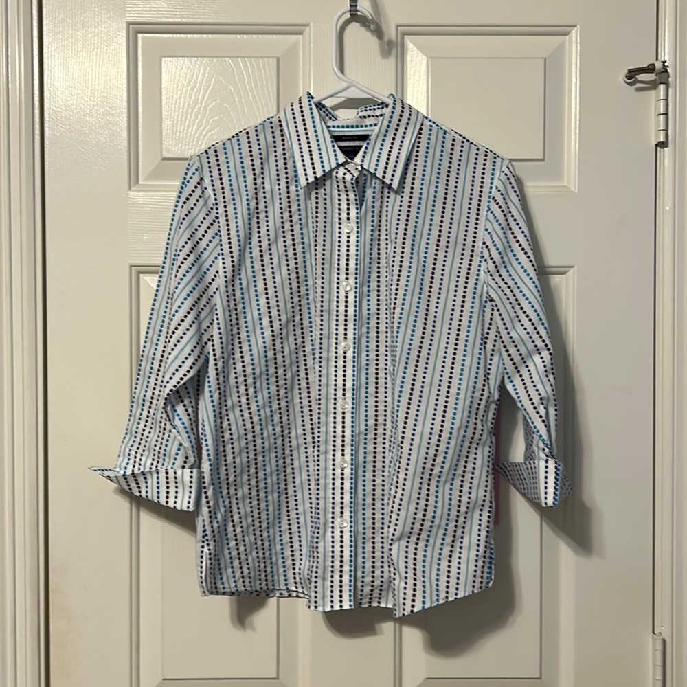 Westbound Women's Petites wrinkle free button down Shirt Size PM